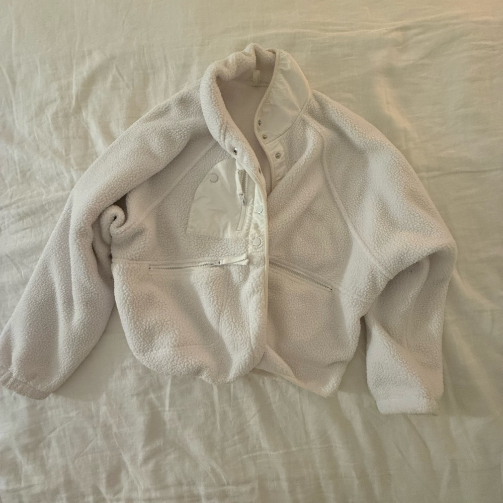 FREE PEOPLE: HIT THE SLOPES FLEASE jacket in color white